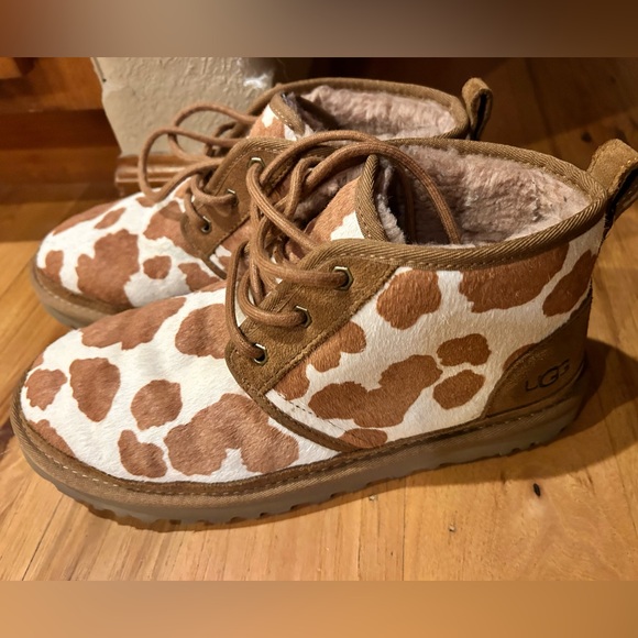 Ugg Neumel cow print boot sz 10 messa sand - Picture 1 of 7